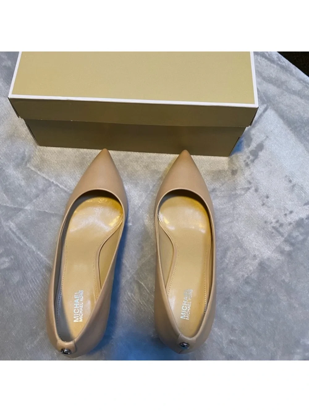*Used* Michael Kors Kitten Heel Flex Pumps. Heavily Discounted